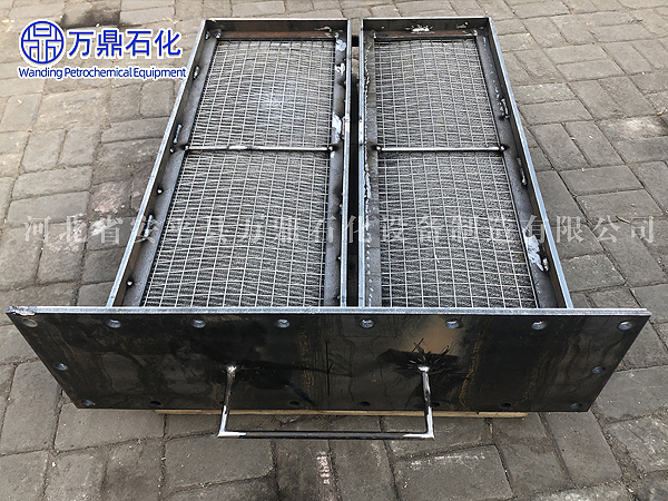 江西某環(huán)?？萍加邢薰静少?gòu)我司DN2400-500MM鑲嵌式絲網(wǎng)除沫器