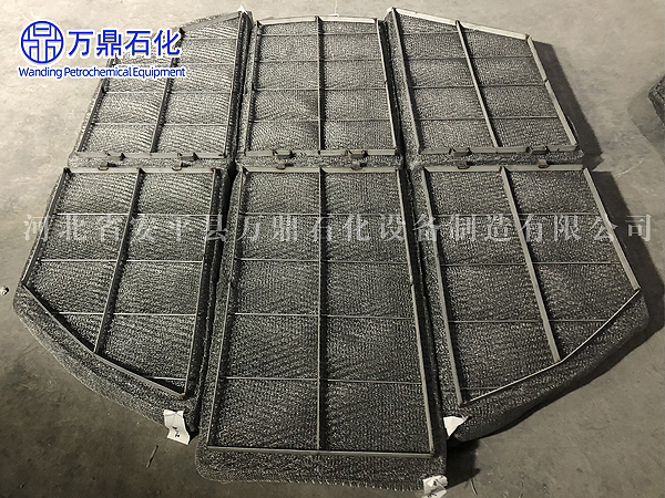 山東某化工設(shè)備公司采購(gòu)我司異形304材質(zhì)除沫器網(wǎng)塊用于煙氣改造工程